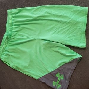 Under Armour shorts size yxl